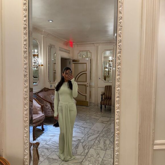 Elegant Light Green Long Sleeve Dress - Picture 1 of 3